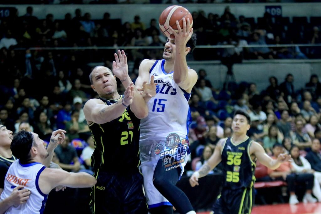 Patrick Gardner provides a strong inside presence for Meralco during Game 4 against TNT. [photo credit: Peter Baltazar]