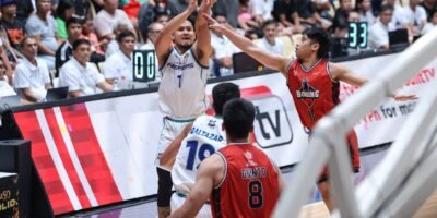 Juan Gomez de Liano leads FiberXers past Blackwater. [PBA Images]