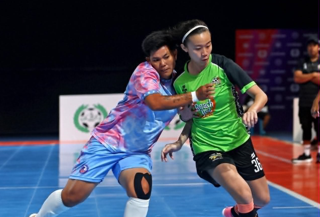 Beach Hut's Jodie Banzon (right) barrels past ADC's Dai Dolino in a pivotal moment in the PFF Futsaliga Women's semis where she was able to issue the assist to Samantha Toledo for the win and finals ticket. [Futsaliga photo]