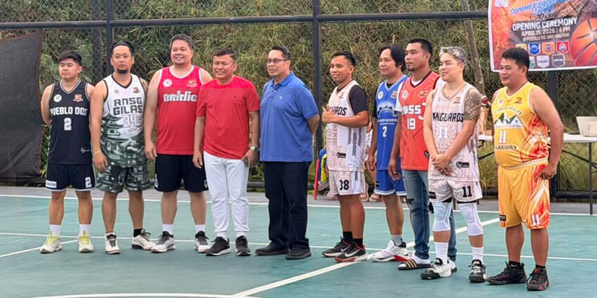 Team representatives with Malvar Mayor Artemio Abu (4th from left) and Pueblo de Oro Vice President Ronnie Araneta (center) during the opening ceremonies.