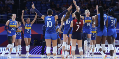 Italy players celebrate during a Volleyball Nations League match. [PSC photo]