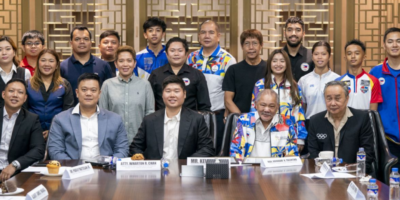 THE legends and stars of Philippine pool and their support are in attendance for the general assembly—(standing, from left) Francis Irang (team staff), Carlo Biado, Richard (trainer), AJ Manas, Alfredo Ferrer (executive director), Francisco de la Cruz, Basil Hassan Alshajjar, Reyna Maria Legaspi, Carmille Buhat, Rubilen Amit, Michael Angelo Mengorio, Sofhia Yvanca Rosales, Rhaki Roj Constantino, Charles Ladiana, Johann Chua—and with them are (seated, from left) Dr. Paulo Pagteilan Jr., Atty. Wharton Chan, Kevin Wong, G.O.A.T. Efren “Bata” Reyes and POC president Abraham “Bambol” Tolentino. [NLBSPh photo]