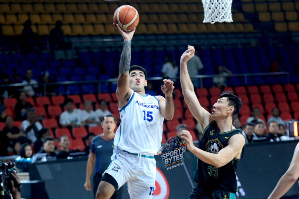 Converge's Justin Arana led the FiberXers to their third straight win in the PBA Governors Cup. [photo credit: Peter Baltazar]
