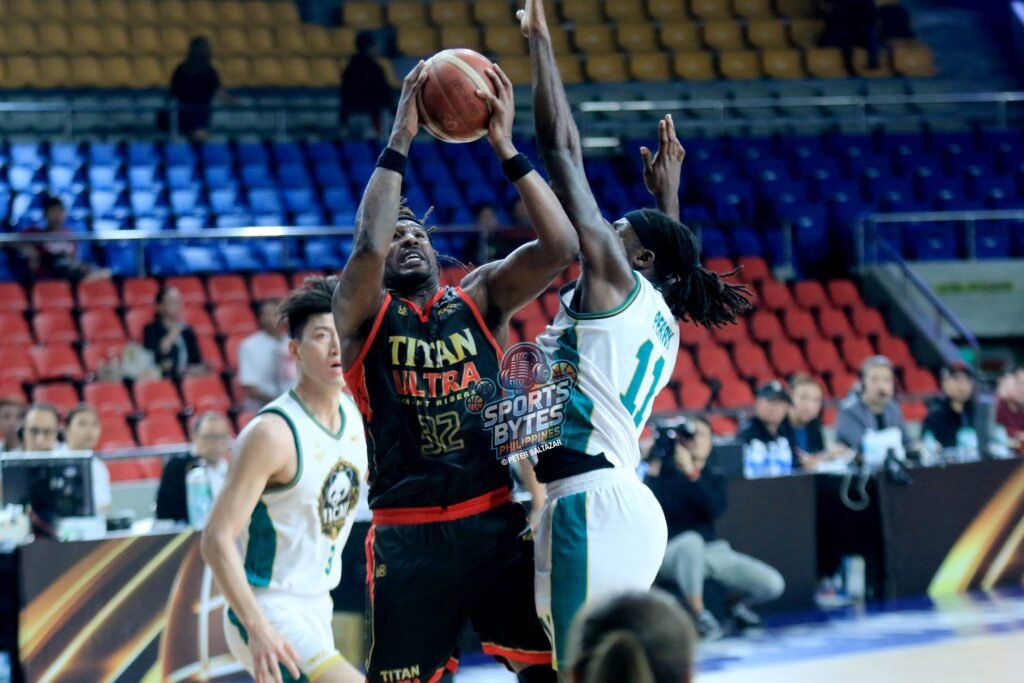 Tirrell Brown powered Titan Ultra with 36 points in its win over Macau. [photo credit: Peter Baltazar]