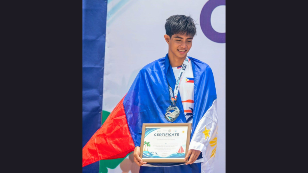 Anton Paulo Dominick Della earned an age-group silver in the men's 10-kilometer race at the Southeast Asia Open Water Championships.