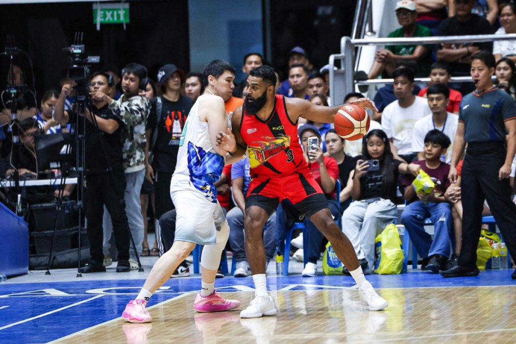 Mo Tautuaa delivered a key three-pointer in the final minute, giving San Miguel Beer a four-point cushion and helping the Beermen close out Phoenix. [PBA Images]