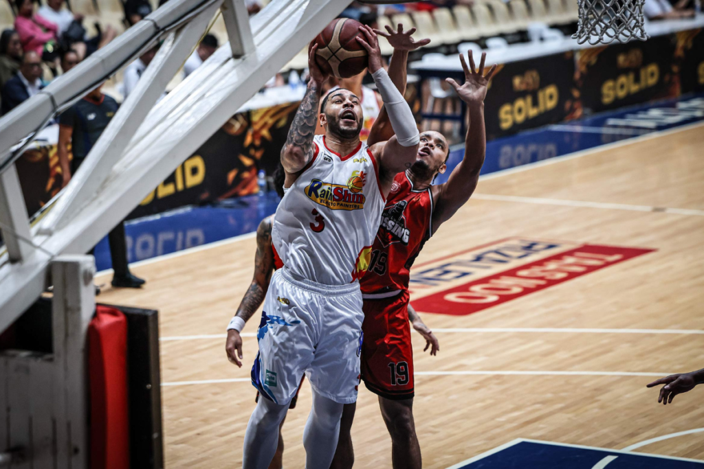 Aaron Fuller finished with 24 points and 19 rebounds as Rain or Shine held off Blackwater to clinch a playoff spot. [PBA Images]