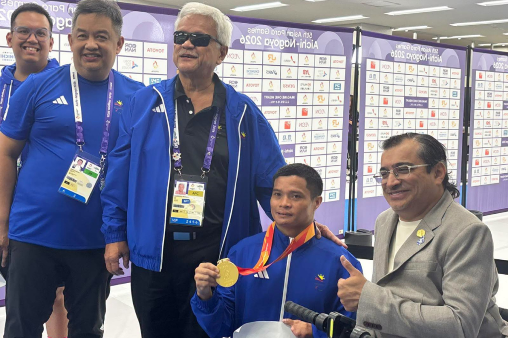 Asian Paralympic Committee president H.E. Majid Rashed (seated) and Philippine Paralympic Committee president Mike Barredo (left, wearing sunglasses) congratulate Ernie Gawilan following his gold-medal triumph in the men’s 400-meter freestyle S7 at the Aichi-Nagoya 2026 Asian Para Games. Joining them are coaches Tony Ong and Bryan Ong. [PPC photo]