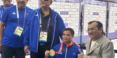 Asian Paralympic Committee president H.E. Majid Rashed (seated) and Philippine Paralympic Committee president Mike Barredo (left, wearing sunglasses) congratulate Ernie Gawilan following his gold-medal triumph in the men’s 400-meter freestyle S7 at the Aichi-Nagoya 2026 Asian Para Games. Joining them are coaches Tony Ong and Bryan Ong. [PPC photo]